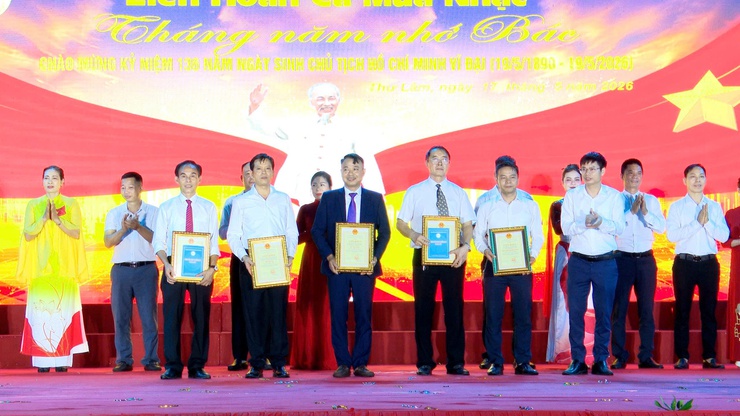 Đảng ủy – HĐND – UBND – Ủy ban MTTQ Việt Nam xã Thư Lâm long trọng tổ chức Liên hoan Ca – Múa – Nhạc “Tháng năm nhớ Bác” chào mừng kỷ niệm 136 năm Ngày sinh Chủ tịch Hồ Chí Minh vĩ đại (19/5/1890 – 19/5/2026).- Ảnh 36.