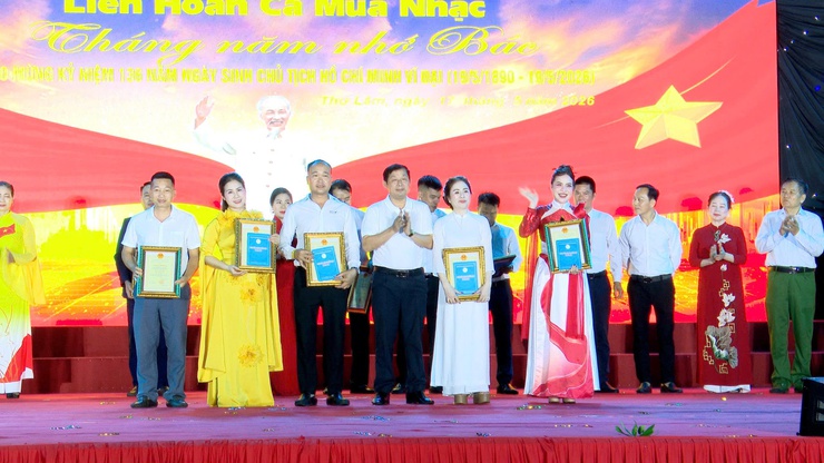 Đảng ủy – HĐND – UBND – Ủy ban MTTQ Việt Nam xã Thư Lâm long trọng tổ chức Liên hoan Ca – Múa – Nhạc “Tháng năm nhớ Bác” chào mừng kỷ niệm 136 năm Ngày sinh Chủ tịch Hồ Chí Minh vĩ đại (19/5/1890 – 19/5/2026).- Ảnh 37.
