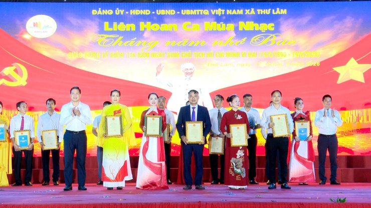 Đảng ủy – HĐND – UBND – Ủy ban MTTQ Việt Nam xã Thư Lâm long trọng tổ chức Liên hoan Ca – Múa – Nhạc “Tháng năm nhớ Bác” chào mừng kỷ niệm 136 năm Ngày sinh Chủ tịch Hồ Chí Minh vĩ đại (19/5/1890 – 19/5/2026).- Ảnh 38.