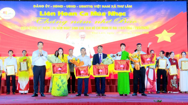 Đảng ủy – HĐND – UBND – Ủy ban MTTQ Việt Nam xã Thư Lâm long trọng tổ chức Liên hoan Ca – Múa – Nhạc “Tháng năm nhớ Bác” chào mừng kỷ niệm 136 năm Ngày sinh Chủ tịch Hồ Chí Minh vĩ đại (19/5/1890 – 19/5/2026).- Ảnh 40.