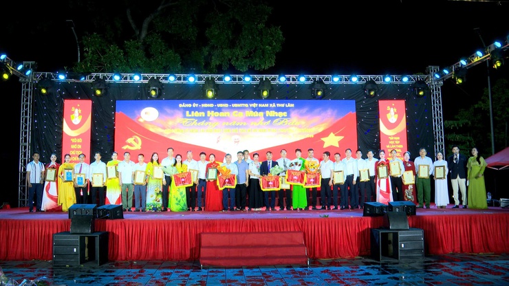 Đảng ủy – HĐND – UBND – Ủy ban MTTQ Việt Nam xã Thư Lâm long trọng tổ chức Liên hoan Ca – Múa – Nhạc “Tháng năm nhớ Bác” chào mừng kỷ niệm 136 năm Ngày sinh Chủ tịch Hồ Chí Minh vĩ đại (19/5/1890 – 19/5/2026).- Ảnh 41.
