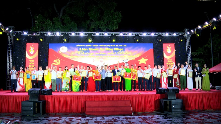 Đảng ủy – HĐND – UBND – Ủy ban MTTQ Việt Nam xã Thư Lâm long trọng tổ chức Liên hoan Ca – Múa – Nhạc “Tháng năm nhớ Bác” chào mừng kỷ niệm 136 năm Ngày sinh Chủ tịch Hồ Chí Minh vĩ đại (19/5/1890 – 19/5/2026).- Ảnh 42.