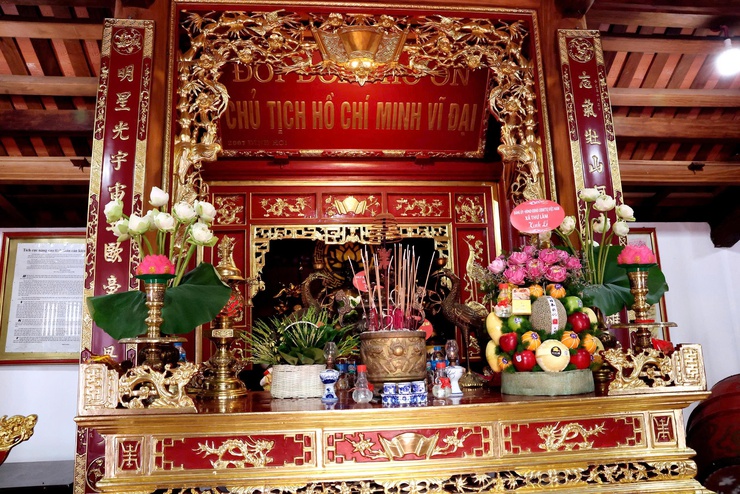 CÁC ĐỒNG CHÍ LÃNH ĐẠO XÃ THƯ LÂM TỔ CHỨC LỄ DÂNG HƯƠNG NHÂN KỶ NIỆM 136 NĂM NGÀY SINH CHỦ TỊCH HỒ CHÍ MINH- Ảnh 7.