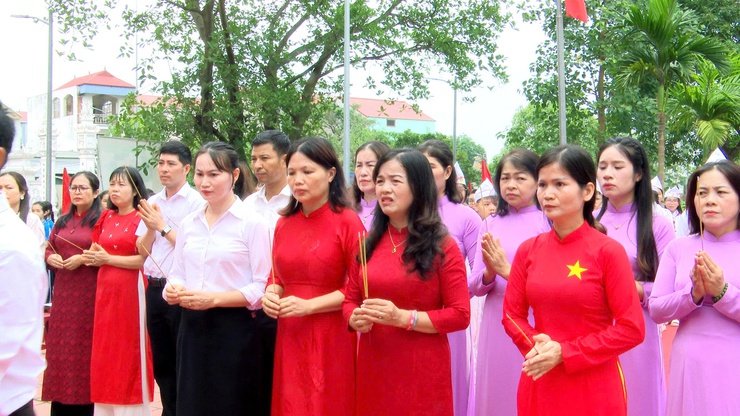 TRƯỜNG TIỂU HỌC THƯ LÂM LONG TRỌNG TỔ CHỨC “LỄ TRƯỞNG THÀNH CHO HỌC SINH LỚP 5 NIÊN KHÓA 2021 – 2026” TẠI NHÀ LƯU NIỆM BÁC HỒ THÔN LỖ KHÊ.- Ảnh 4.