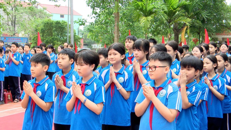 TRƯỜNG TIỂU HỌC THƯ LÂM LONG TRỌNG TỔ CHỨC “LỄ TRƯỞNG THÀNH CHO HỌC SINH LỚP 5 NIÊN KHÓA 2021 – 2026” TẠI NHÀ LƯU NIỆM BÁC HỒ THÔN LỖ KHÊ.- Ảnh 23.