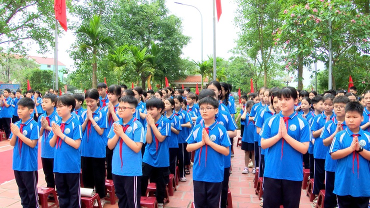 TRƯỜNG TIỂU HỌC THƯ LÂM LONG TRỌNG TỔ CHỨC “LỄ TRƯỞNG THÀNH CHO HỌC SINH LỚP 5 NIÊN KHÓA 2021 – 2026” TẠI NHÀ LƯU NIỆM BÁC HỒ THÔN LỖ KHÊ.- Ảnh 24.