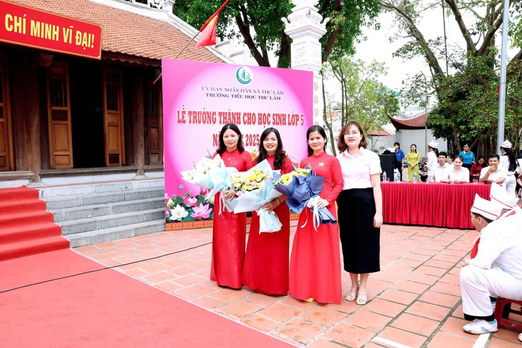 TRƯỜNG TIỂU HỌC THƯ LÂM LONG TRỌNG TỔ CHỨC “LỄ TRƯỞNG THÀNH CHO HỌC SINH LỚP 5 NIÊN KHÓA 2021 – 2026” TẠI NHÀ LƯU NIỆM BÁC HỒ THÔN LỖ KHÊ.- Ảnh 20.