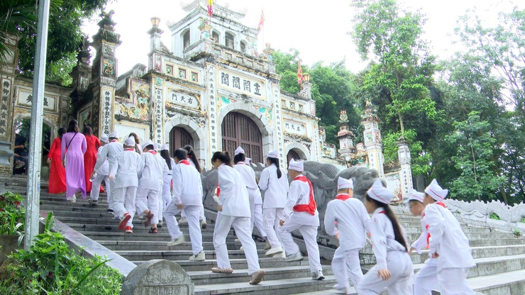 TRƯỜNG TIỂU HỌC THƯ LÂM LONG TRỌNG TỔ CHỨC “LỄ TRƯỞNG THÀNH CHO HỌC SINH LỚP 5 NIÊN KHÓA 2021 – 2026” TẠI NHÀ LƯU NIỆM BÁC HỒ THÔN LỖ KHÊ.- Ảnh 33.