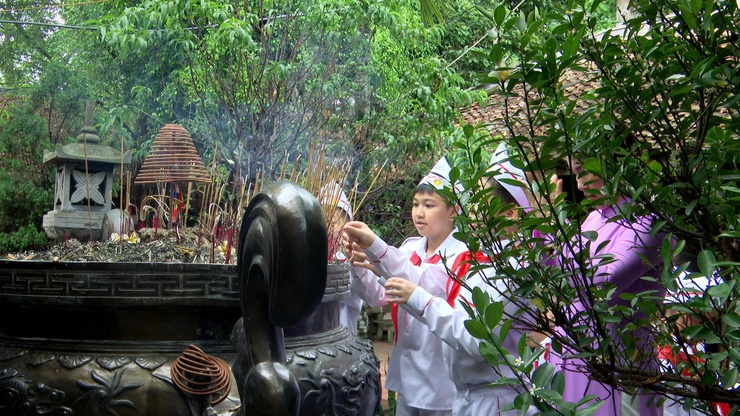 TRƯỜNG TIỂU HỌC THƯ LÂM LONG TRỌNG TỔ CHỨC “LỄ TRƯỞNG THÀNH CHO HỌC SINH LỚP 5 NIÊN KHÓA 2021 – 2026” TẠI NHÀ LƯU NIỆM BÁC HỒ THÔN LỖ KHÊ.- Ảnh 34.