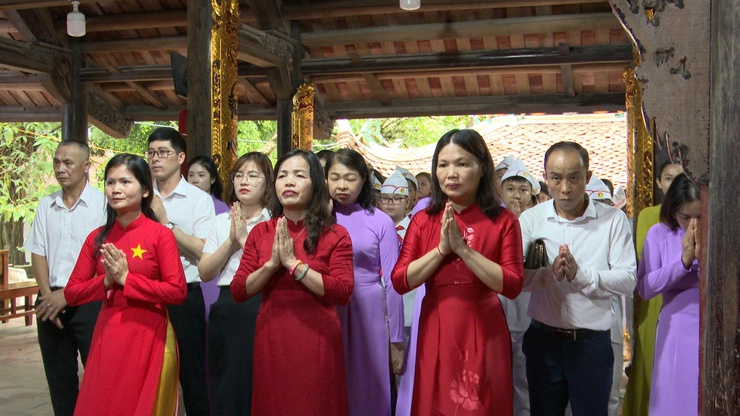 TRƯỜNG TIỂU HỌC THƯ LÂM LONG TRỌNG TỔ CHỨC “LỄ TRƯỞNG THÀNH CHO HỌC SINH LỚP 5 NIÊN KHÓA 2021 – 2026” TẠI NHÀ LƯU NIỆM BÁC HỒ THÔN LỖ KHÊ.- Ảnh 35.