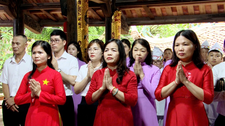 TRƯỜNG TIỂU HỌC THƯ LÂM LONG TRỌNG TỔ CHỨC “LỄ TRƯỞNG THÀNH CHO HỌC SINH LỚP 5 NIÊN KHÓA 2021 – 2026” TẠI NHÀ LƯU NIỆM BÁC HỒ THÔN LỖ KHÊ.- Ảnh 9.
