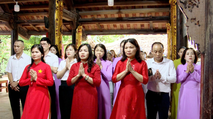 TRƯỜNG TIỂU HỌC THƯ LÂM LONG TRỌNG TỔ CHỨC “LỄ TRƯỞNG THÀNH CHO HỌC SINH LỚP 5 NIÊN KHÓA 2021 – 2026” TẠI NHÀ LƯU NIỆM BÁC HỒ THÔN LỖ KHÊ.- Ảnh 37.