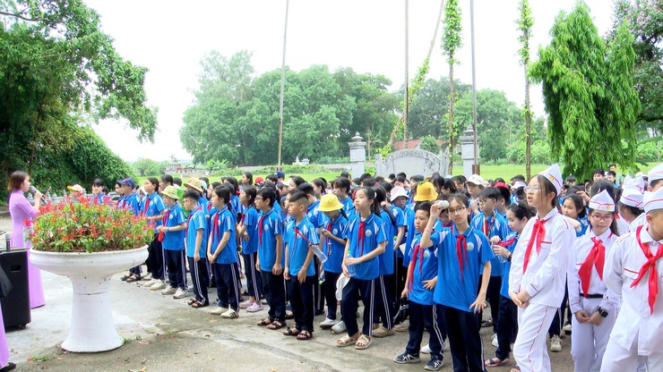 TRƯỜNG TIỂU HỌC THƯ LÂM LONG TRỌNG TỔ CHỨC “LỄ TRƯỞNG THÀNH CHO HỌC SINH LỚP 5 NIÊN KHÓA 2021 – 2026” TẠI NHÀ LƯU NIỆM BÁC HỒ THÔN LỖ KHÊ.- Ảnh 31.