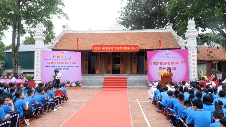 TRƯỜNG TIỂU HỌC THƯ LÂM LONG TRỌNG TỔ CHỨC “LỄ TRƯỞNG THÀNH CHO HỌC SINH LỚP 5 NIÊN KHÓA 2021 – 2026” TẠI NHÀ LƯU NIỆM BÁC HỒ THÔN LỖ KHÊ.- Ảnh 14.