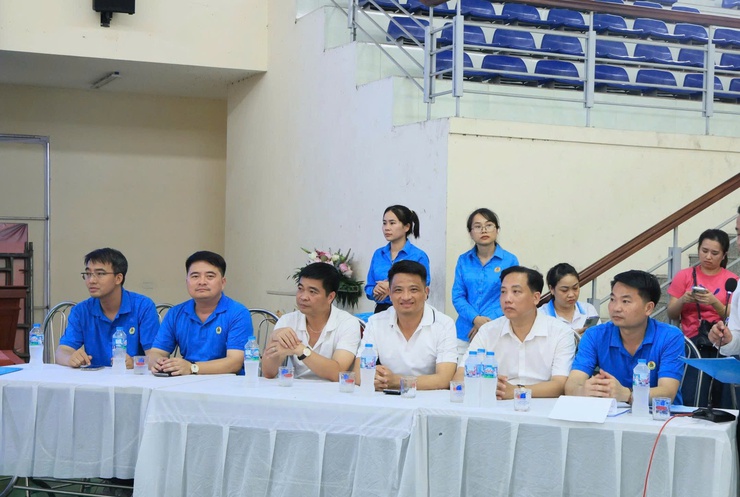 CÔNG ĐOÀN XÃ THƯ LÂM TỔ CHỨC NGÀY HỘI THỂ THAO CHÀO MỪNG CÁC SỰ KIỆN TRỌNG ĐẠI CỦA ĐẤT NƯỚC
- Ảnh 1.