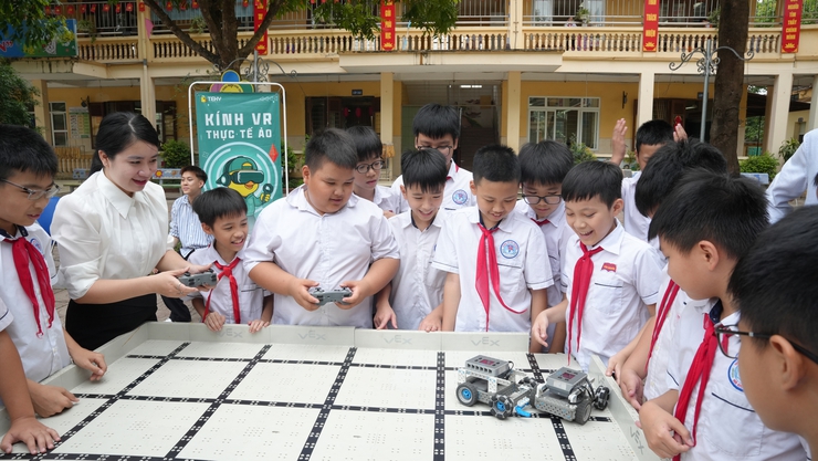 Trường Tiểu học Yên Nghĩa tổ chức hoạt động STEM trải nghiệm cho học sinh
- Ảnh 2.