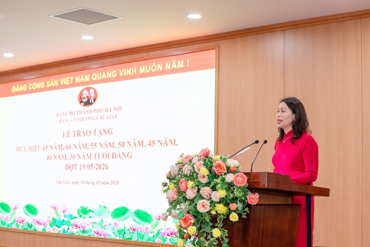 97 đảng viên phường Cầu Giấy nhận Huy hiệu Đảng đợt 19-5: Dấu son của niềm tin, bản lĩnh và sự cống hiến- Ảnh 12.