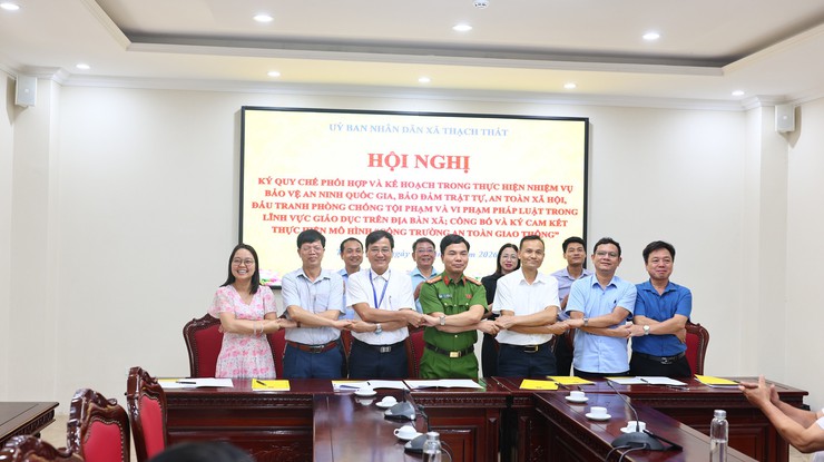 Thạch Thất: Ký kết Quy chế phối hợp bảo đảm an ninh trường học; công bố và ký cam kết thực hiện mô hình “Cổng trường an toàn giao thông”- Ảnh 6.
