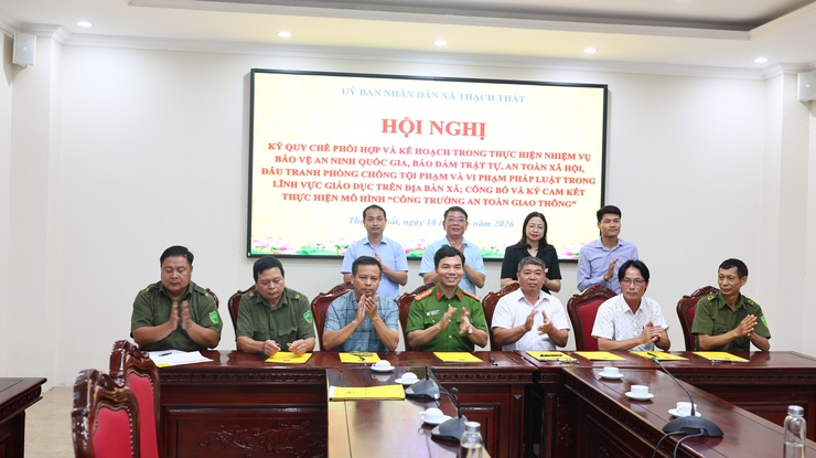 Thạch Thất: Ký kết Quy chế phối hợp bảo đảm an ninh trường học; công bố và ký cam kết thực hiện mô hình “Cổng trường an toàn giao thông”- Ảnh 9.