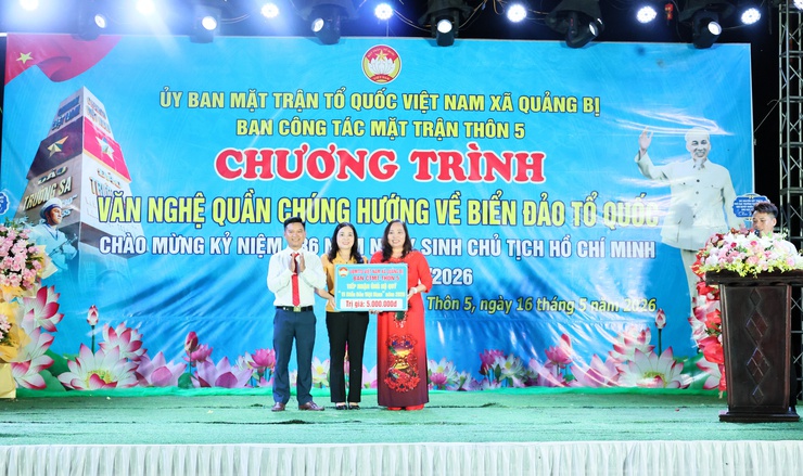 Ban công tác mặt trận thôn 5 tổ chức Chương trình văn nghệ quần chúng hướng về biển đảo Tổ quốc- Ảnh 5.