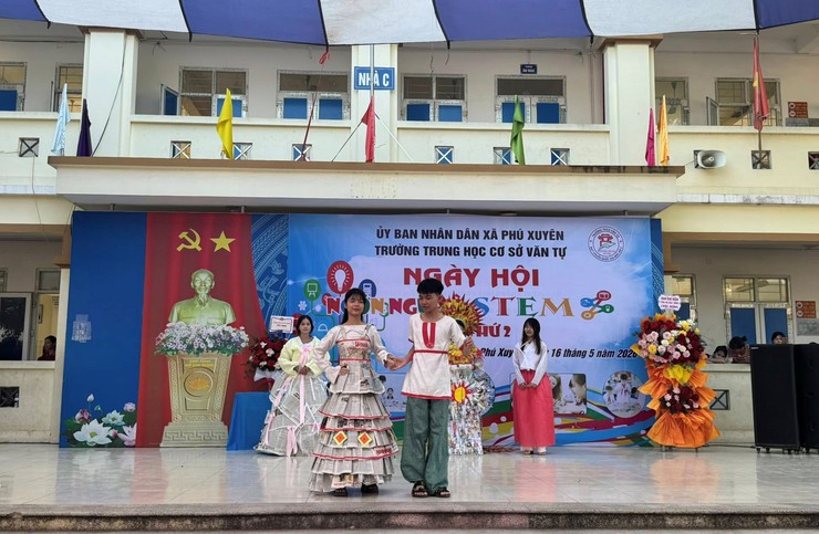 Sôi nổi Ngày hội Ngôn ngữ và STEM tại Trường THCS Văn Tự- Ảnh 4.