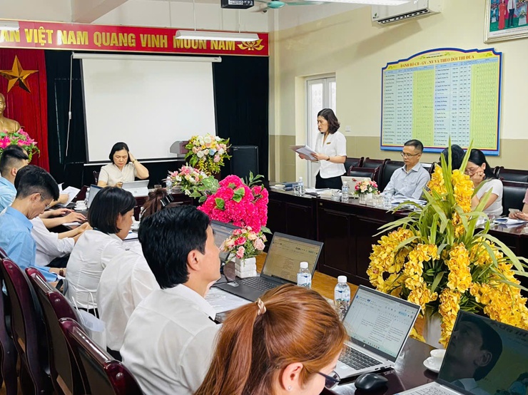 Hội đồng nhân dân phường Long Biên giám sát công tác giáo dục và chuyển đổi số tại trường Mầm non Long Biên A- Ảnh 2.