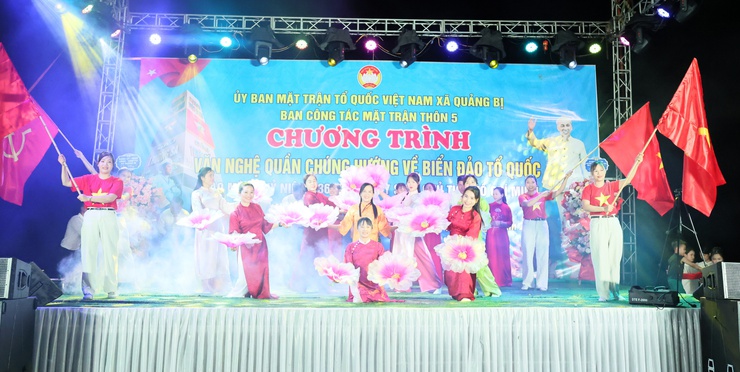 Ban công tác mặt trận thôn 5 tổ chức Chương trình văn nghệ quần chúng hướng về biển đảo Tổ quốc- Ảnh 8.