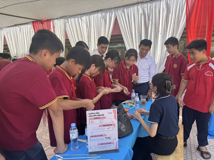 Sôi nổi Ngày hội Ngôn ngữ và STEM tại Trường THCS Văn Tự- Ảnh 9.