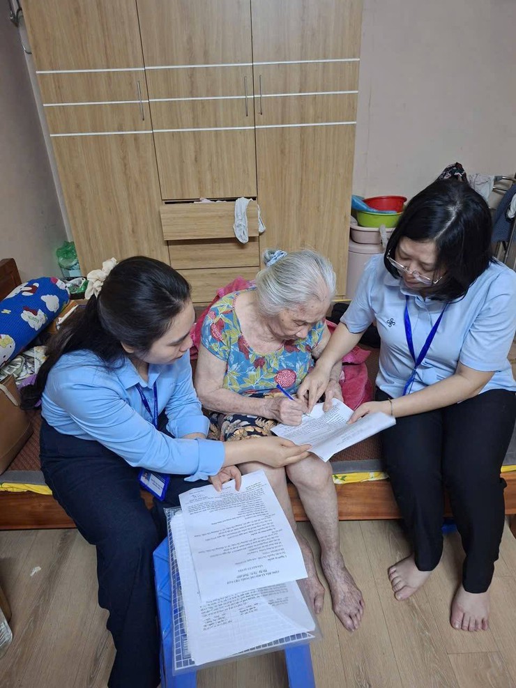 Cán bộ, công chức phường Cầu Giấy “ Vì Nhân dân phục vụ”- Ảnh 1.