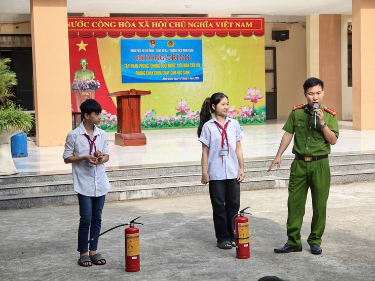 Tuổi trẻ Minh Châu chung tay trang bị kỹ năng phòng, chống đuối nước, cứu nạn cứu hộ và phòng cháy chữa cháy cho học sinh- Ảnh 6.