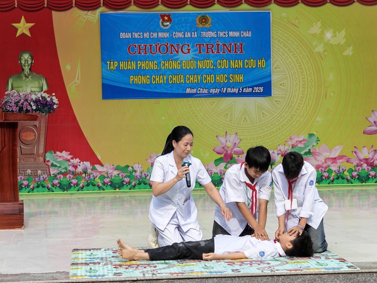 Tuổi trẻ Minh Châu chung tay trang bị kỹ năng phòng, chống đuối nước, cứu nạn cứu hộ và phòng cháy chữa cháy cho học sinh- Ảnh 10.