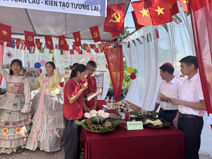 Sôi nổi Ngày hội Ngôn ngữ và STEM tại Trường THCS Văn Tự- Ảnh 10.