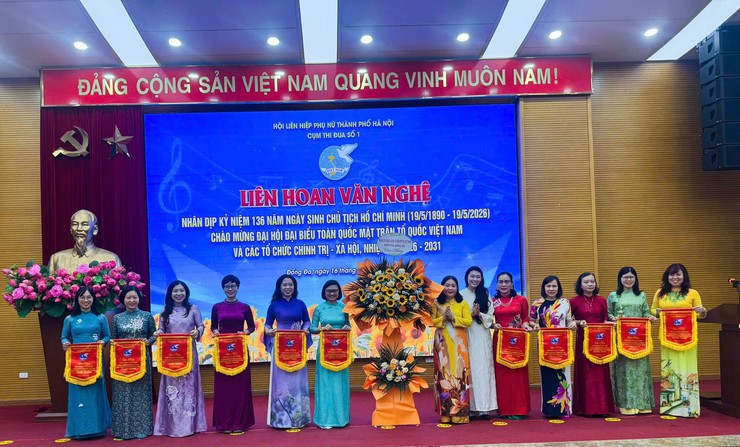 HỘI LHPN PHƯỜNG LÁNG THAM GIA LIÊN HOAN VĂN NGHỆ CỤM THI ĐUA SỐ 1.- Ảnh 1.