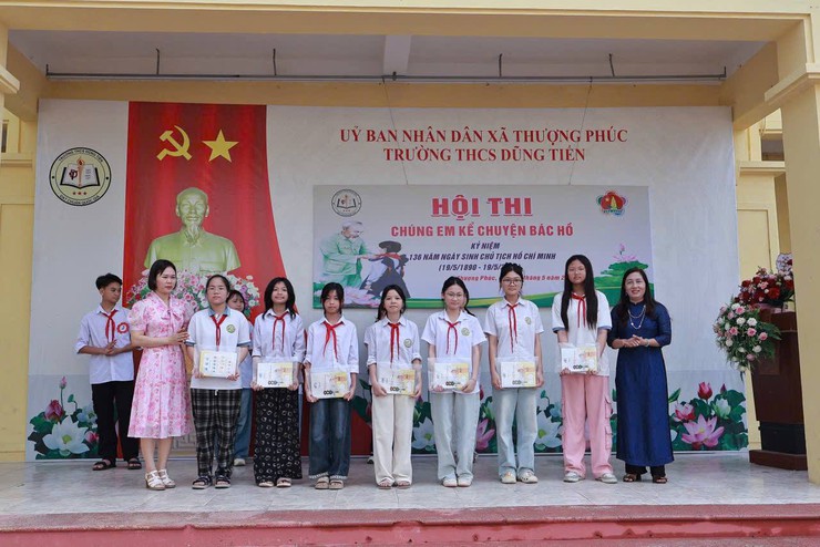 Sôi nổi Hội thi "Chúng em kể chuyện Bác Hồ" tại trường THCS Dũng Tiến- Ảnh 4.