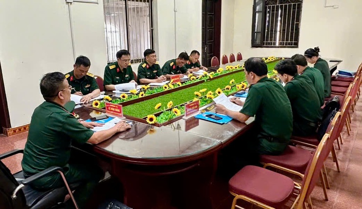 Ban chỉ huy PTKV4- Gia Lâm kiểm tra Ban chỉ huy Quân sự phường Phúc Lợi- Ảnh 2.