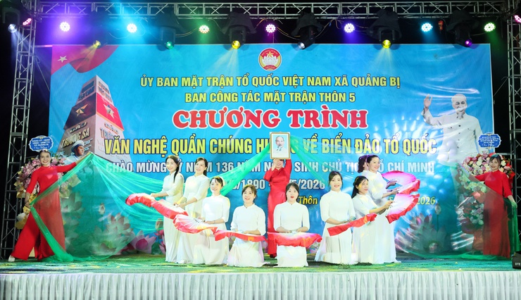 Ban công tác mặt trận thôn 5 tổ chức Chương trình văn nghệ quần chúng hướng về biển đảo Tổ quốc- Ảnh 10.