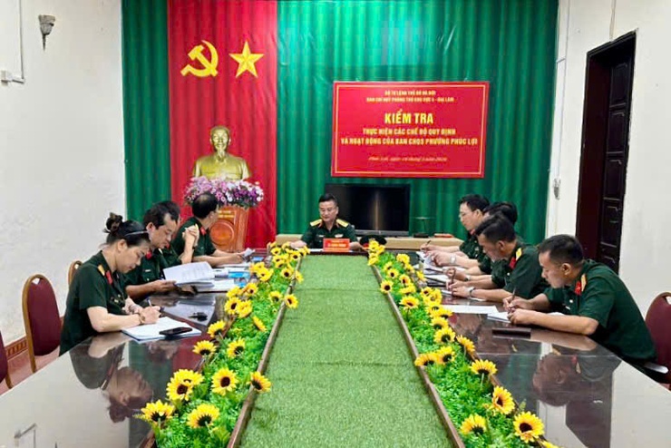 Ban chỉ huy PTKV4- Gia Lâm kiểm tra Ban chỉ huy Quân sự phường Phúc Lợi- Ảnh 1.