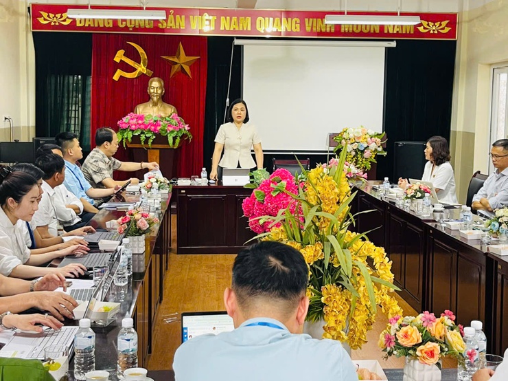 Hội đồng nhân dân phường Long Biên giám sát công tác giáo dục và chuyển đổi số tại trường Mầm non Long Biên A- Ảnh 1.