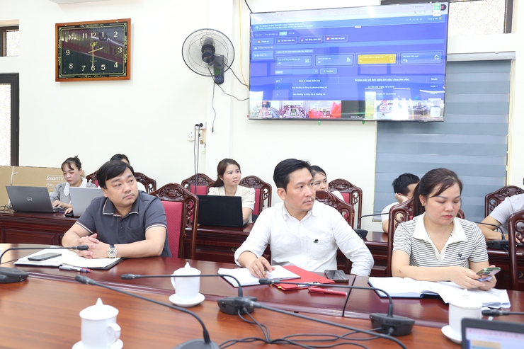 Xã Bất Bạt tham dự hội nghị tập huấn khai thác, sử dụng hệ thống Trung tâm giám sát, điều hành thông minh Thành ủy Hà Nội- Ảnh 3.