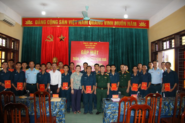 LÃNH ĐẠO XÃ PHÚC THỊNH THĂM, ĐỘNG VIÊN CHIẾN SĨ MỚI TẠI CÁC ĐƠN VỊ QUÂN ĐỘI- Ảnh 3.