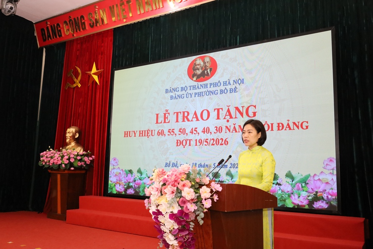 Đảng ủy phường Bồ Đề long trọng tổ chức Lễ trao tặng Huy hiệu Đảng đợt 19/5/2026- Ảnh 1.