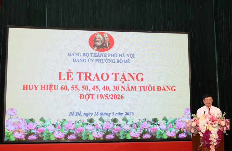 Đảng ủy phường Bồ Đề long trọng tổ chức Lễ trao tặng Huy hiệu Đảng đợt 19/5/2026- Ảnh 3.