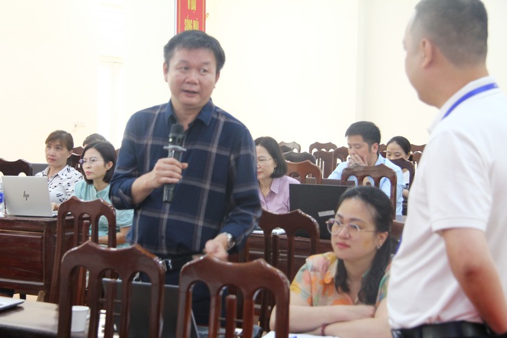 NGÀY THỨ HAI – "CHẠM" KỸ NĂNG THỰC CHIẾN: TỪ AI ĐẾN EXCEL, LỚP TẬP HUẤN CNTT TẠI XÃ DÂN HÒA TIẾP TỤC TẠO HIỆU ỨNG TÍCH CỰC- Ảnh 8.