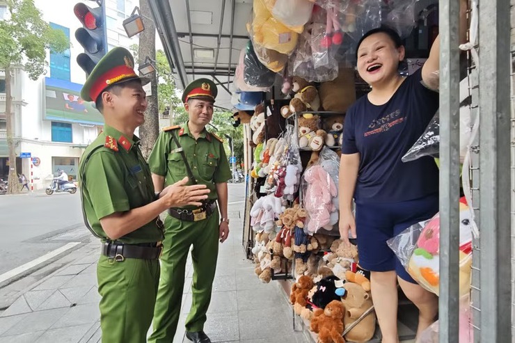 Đưa "bằng chứng số" xuống phố: Từ biên bản phạt nguội đến nụ cười đồng thuận - Ảnh 3.