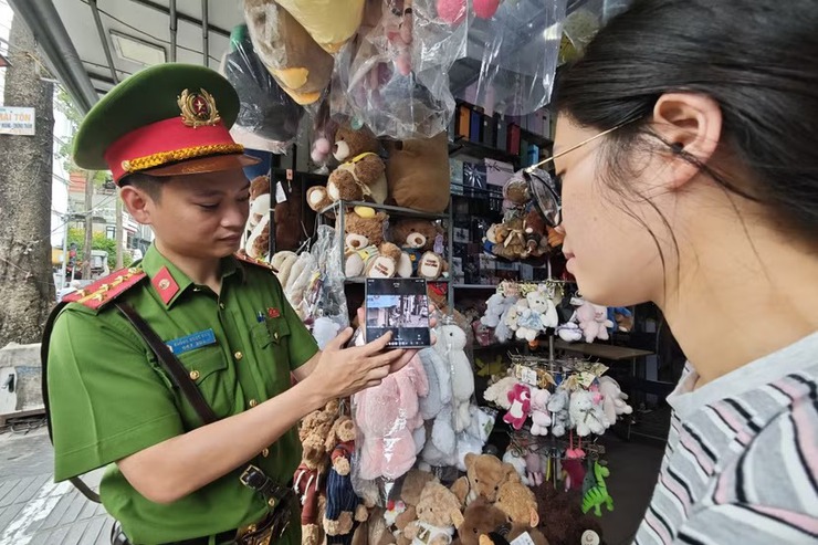 Đưa "bằng chứng số" xuống phố: Từ biên bản phạt nguội đến nụ cười đồng thuận - Ảnh 2.