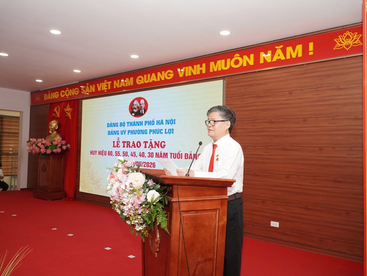 Đảng bộ phường Phúc Lợi trao tặng Huy hiệu Đảng đợt 19/5- Ảnh 9.