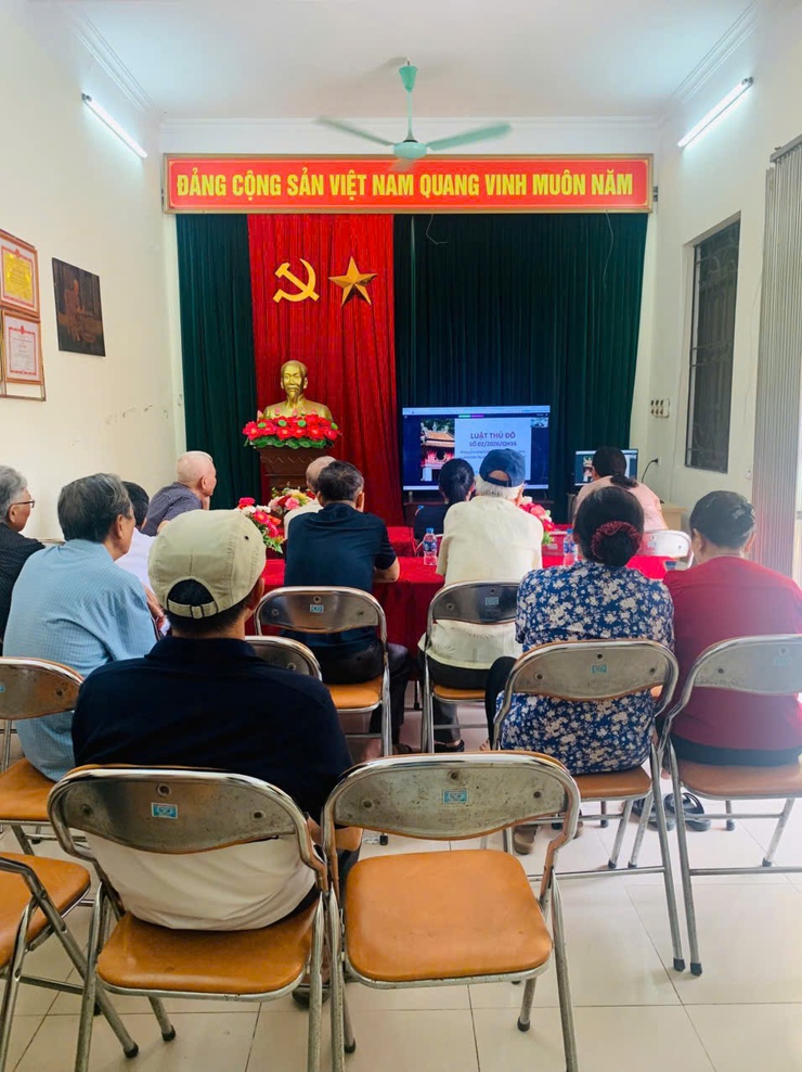 PHƯỜNG LĨNH NAM TRIỂN KHAI MÔ HÌNH "NHÀ HỘI HỌP SỐ" TẠI 10 NHÀ HỘI HỌP TỔ DÂN PHỐ- Ảnh 1.