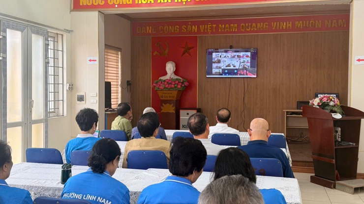 PHƯỜNG LĨNH NAM TRIỂN KHAI MÔ HÌNH "NHÀ HỘI HỌP SỐ" TẠI 10 NHÀ HỘI HỌP TỔ DÂN PHỐ- Ảnh 2.