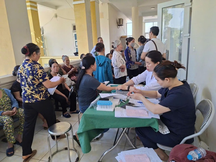 Trạm Y Tế xã Thượng Phúc tổ chức khám sức khỏe, tầm soát ung thư vú và ung thư cổ tử cung cho chị em phụ nữ trên địa bàn xã- Ảnh 2.