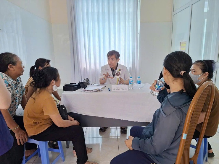 Trạm Y Tế xã Thượng Phúc tổ chức khám sức khỏe, tầm soát ung thư vú và ung thư cổ tử cung cho chị em phụ nữ trên địa bàn xã- Ảnh 1.